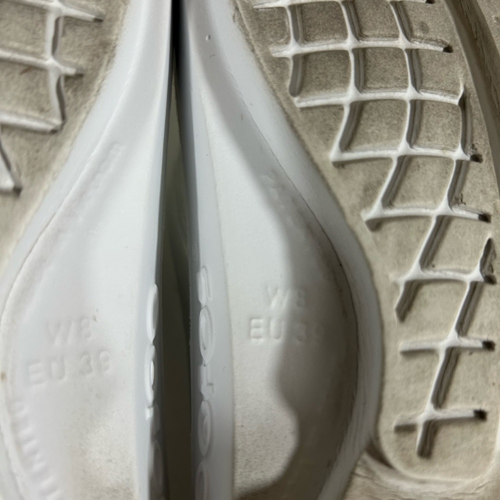 OOFOS Women's OOlala White Sandals - Picture 5 of 7
